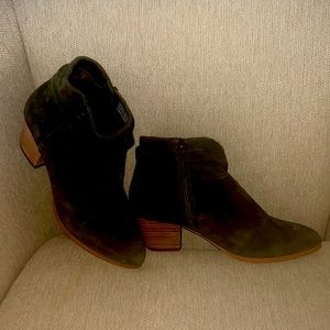 Violet & Red Carolina bootie - olive